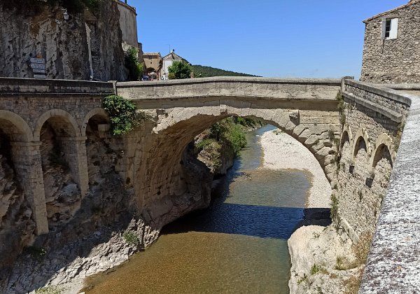 Vaison la Romaine Vaison-la-Romaine, classé parmi les “Plus Beaux Détours de France”, est imprégnée d'une riche histoire qui remonte à...