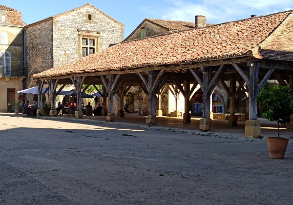 Monpazier Monpazier, cette ancienne bastide anglaise du XIIIème siècle fait partie des « Plus Beaux Villages de France » .