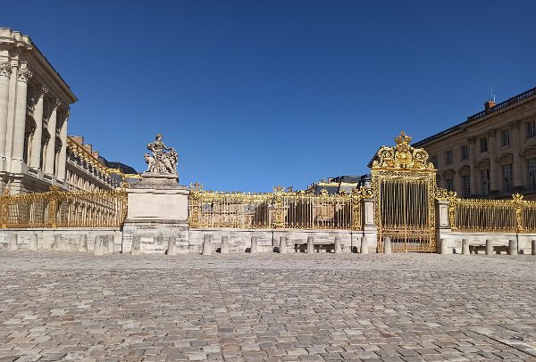 Chateau de Versailles Le château de Versailles constitue l’une des plus belles réalisations de l’art français au XVIIe siècle.
